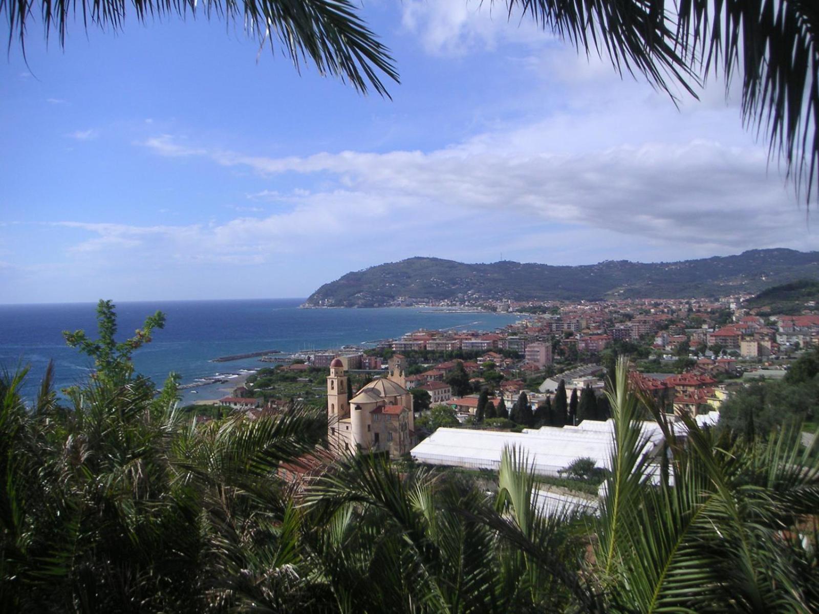 Casa Bisou Italia Wifi Et Parking Free Privato Villa Diano San Pietro Exteriör bild