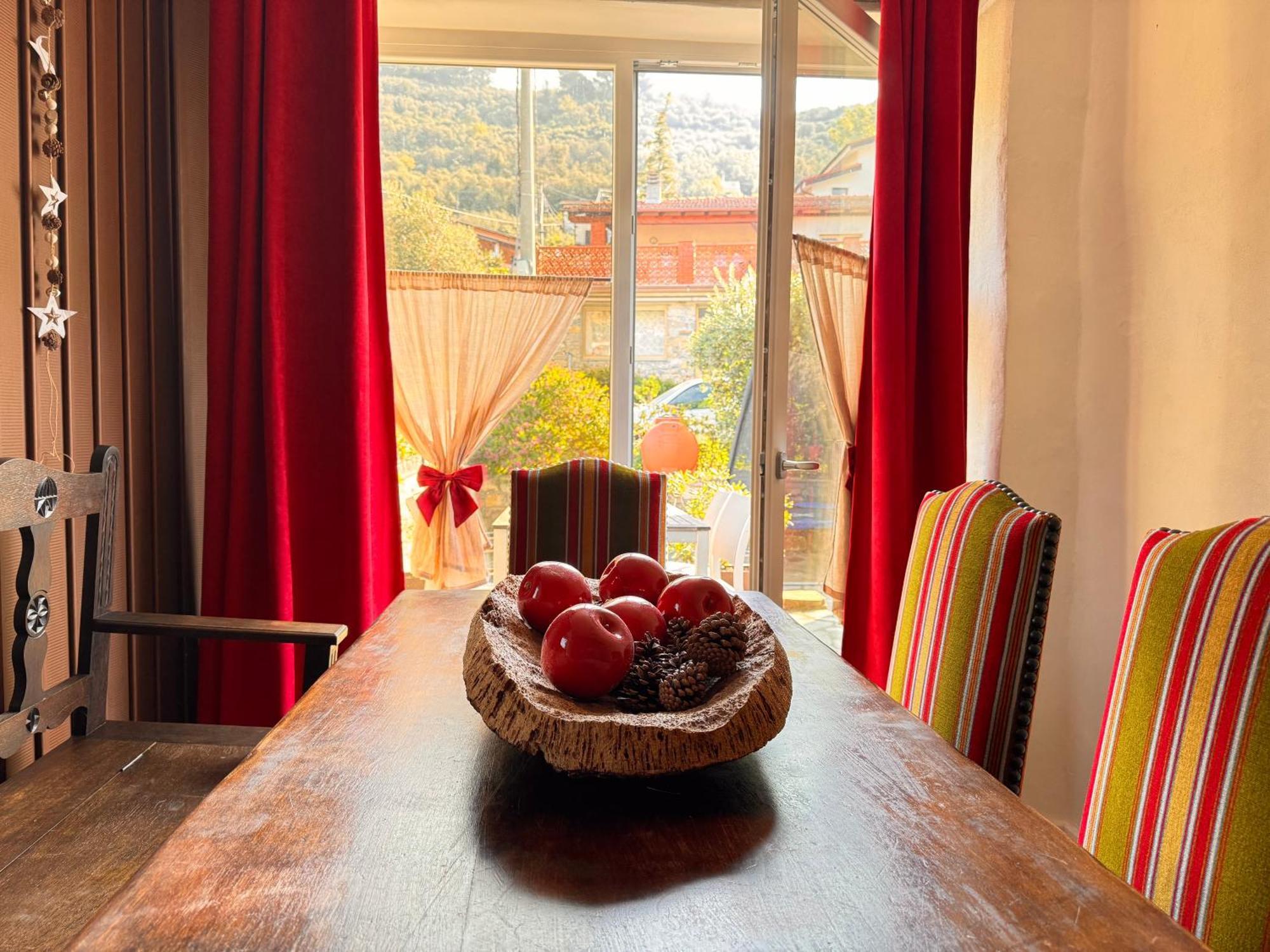 Casa Bisou Italia Wifi Et Parking Free Privato Villa Diano San Pietro Exteriör bild